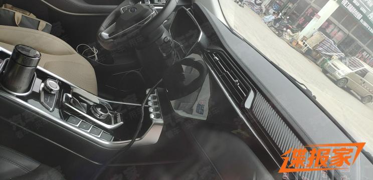 外观有些许改进 江铃福特领界EV谍照