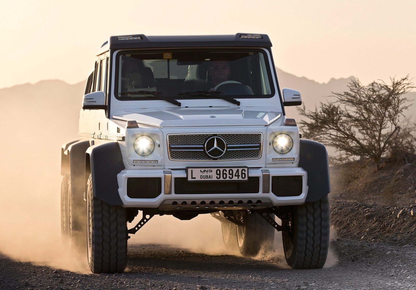 G63 AMG 6x6 采用门式桥传动