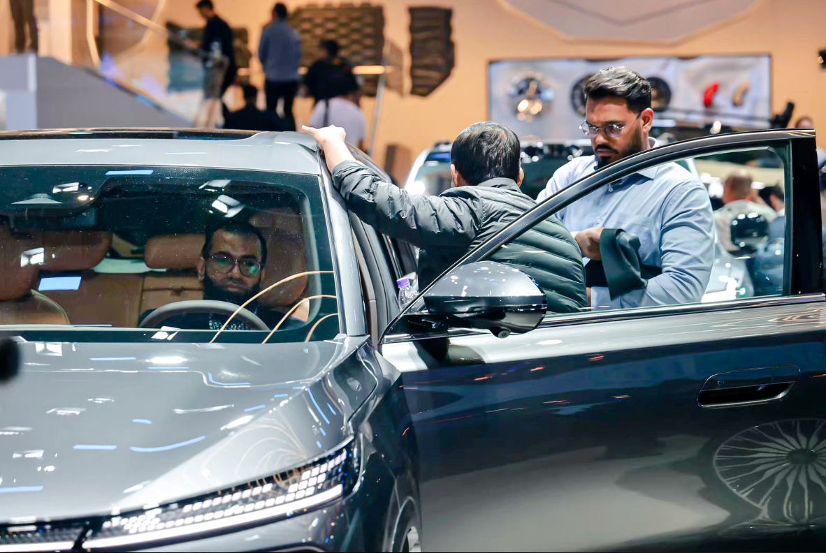 北京车展体验风神L8