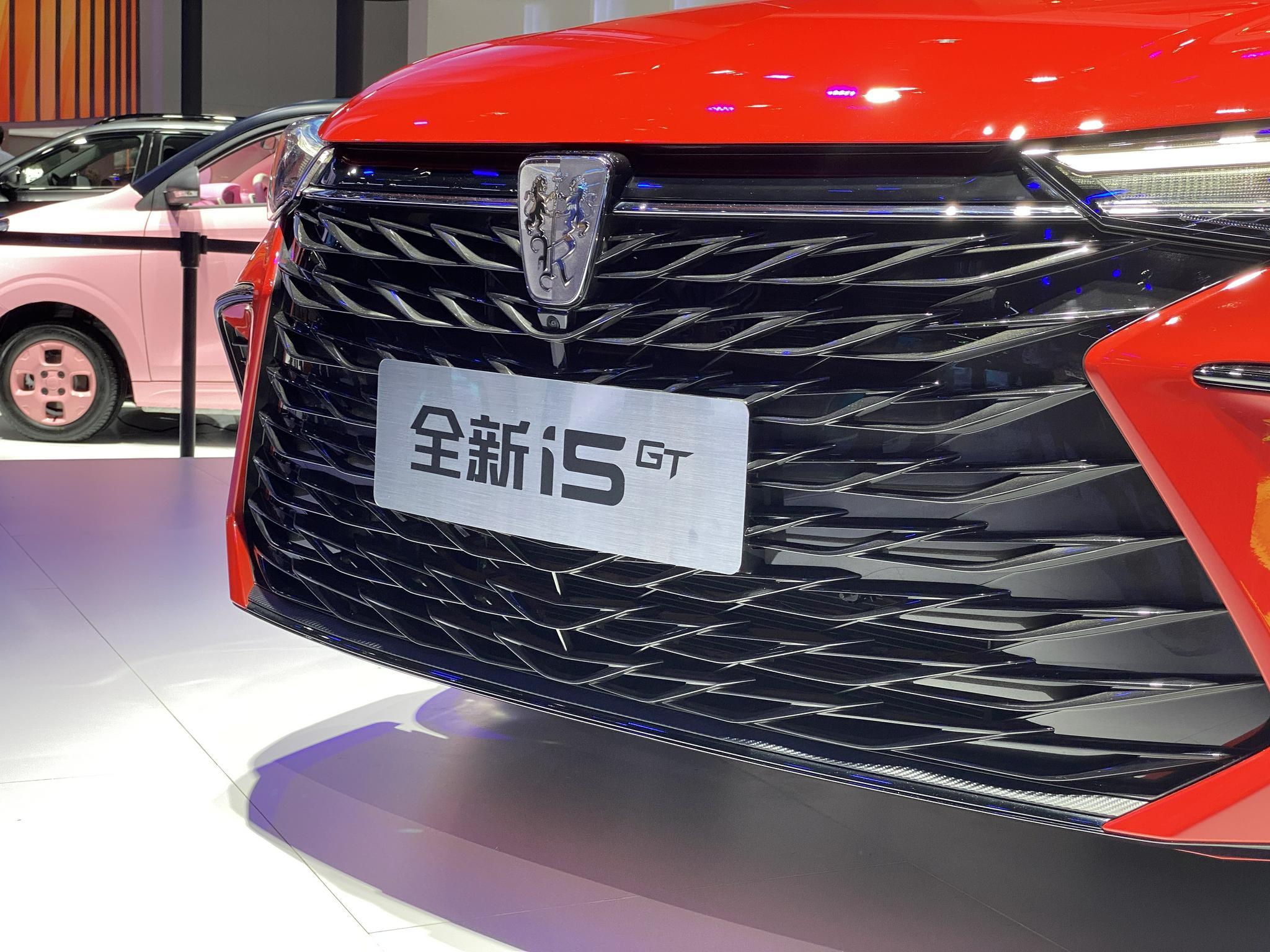 2021成都车展：上汽荣威i5 GT正式上市 售价8.79-9.99万元