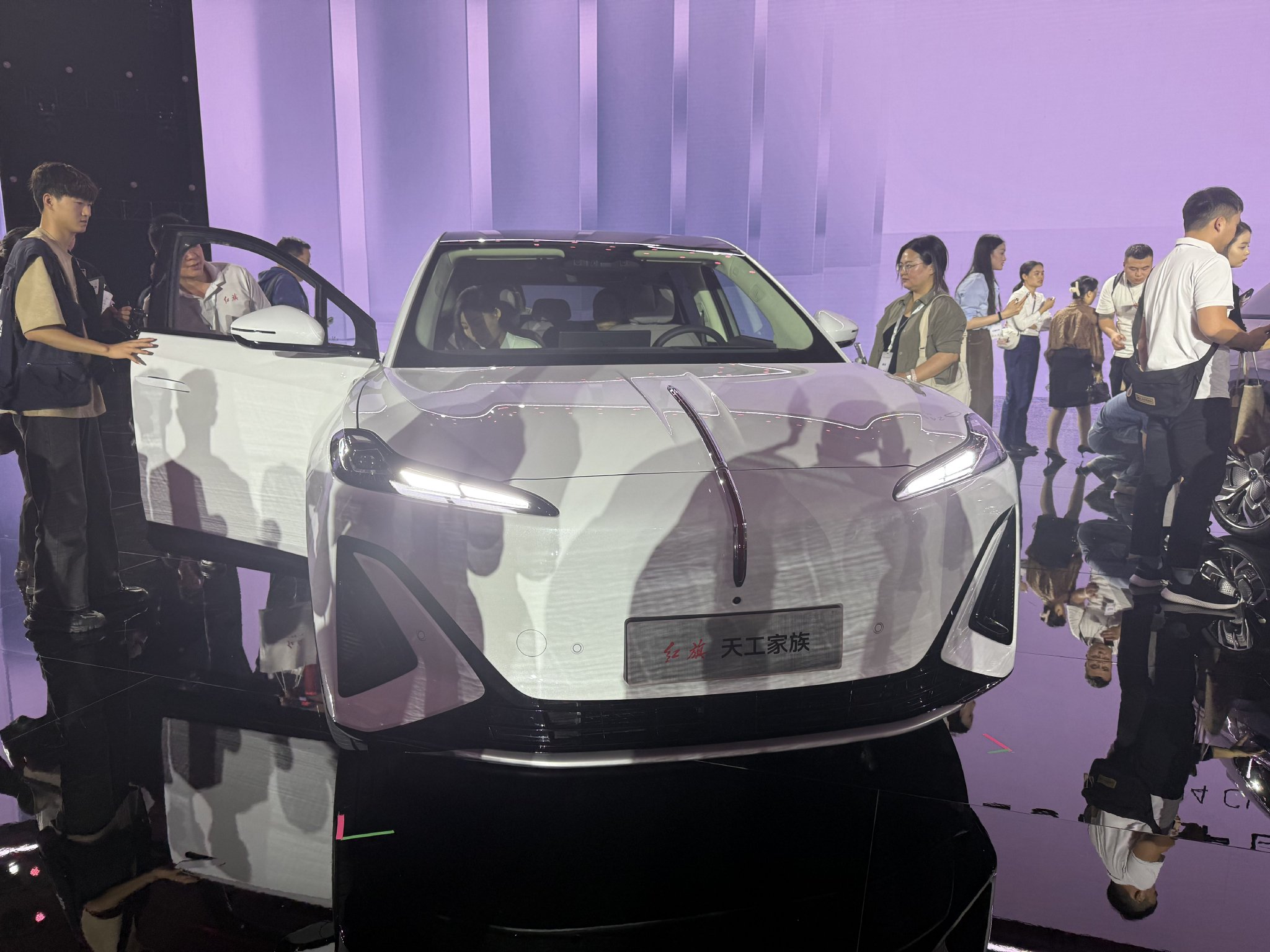 红旗发布九章智能平台 天工08将在广州车展开启预售