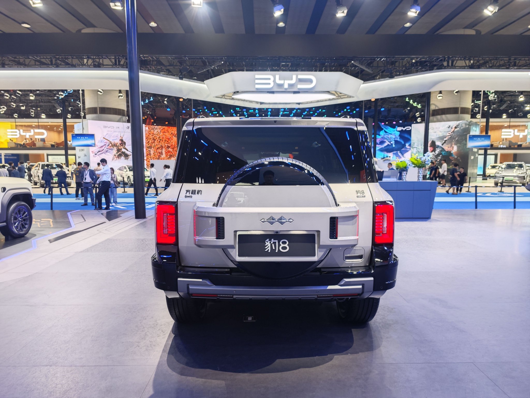 2024广州车展：方程豹豹8正式亮相