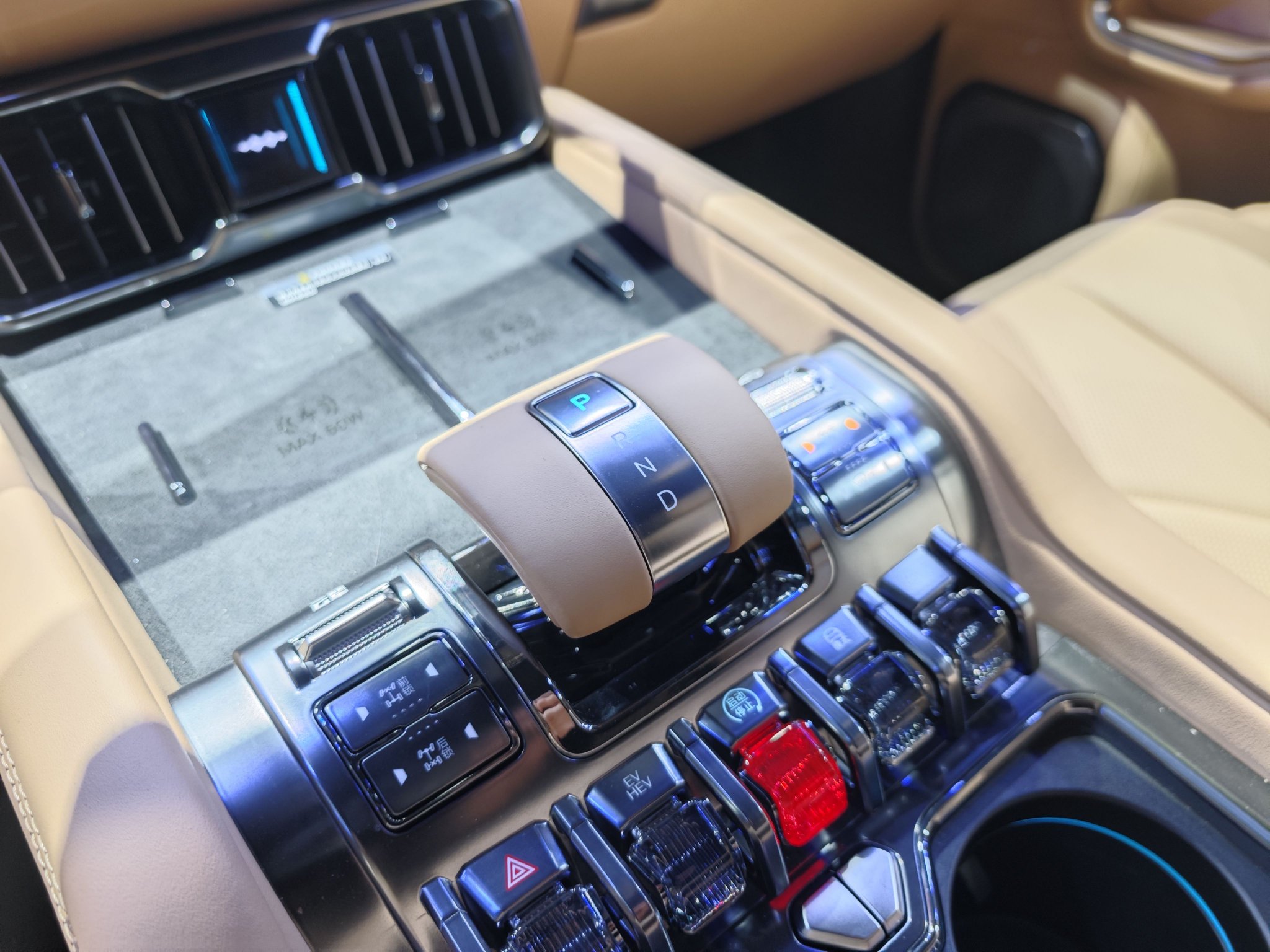 2024广州车展：方程豹豹8正式亮相