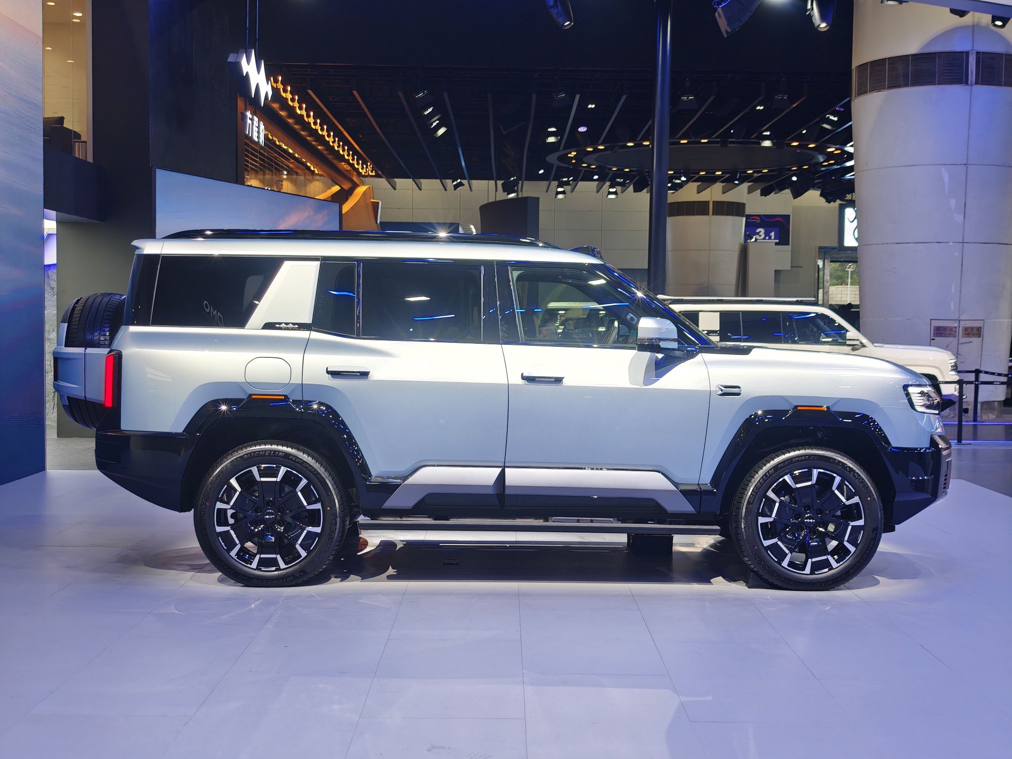 2024广州车展：方程豹豹8正式亮相