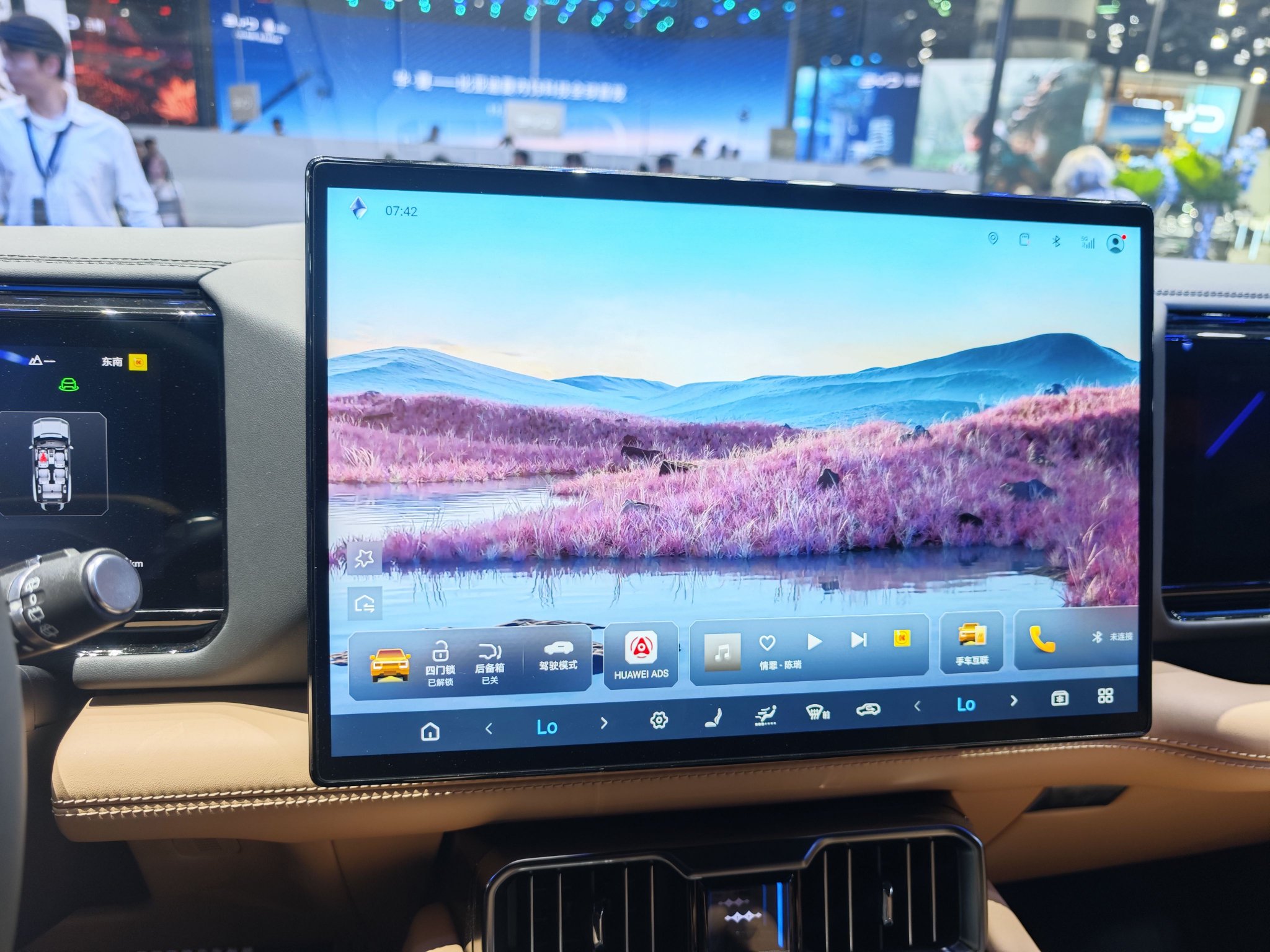 2024广州车展：方程豹豹8正式亮相