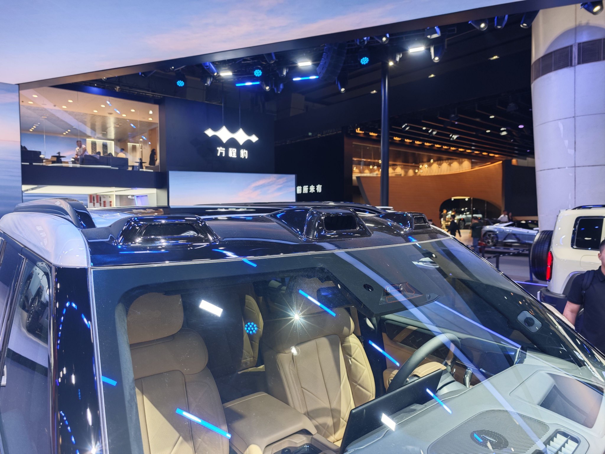 2024广州车展：方程豹豹8正式亮相