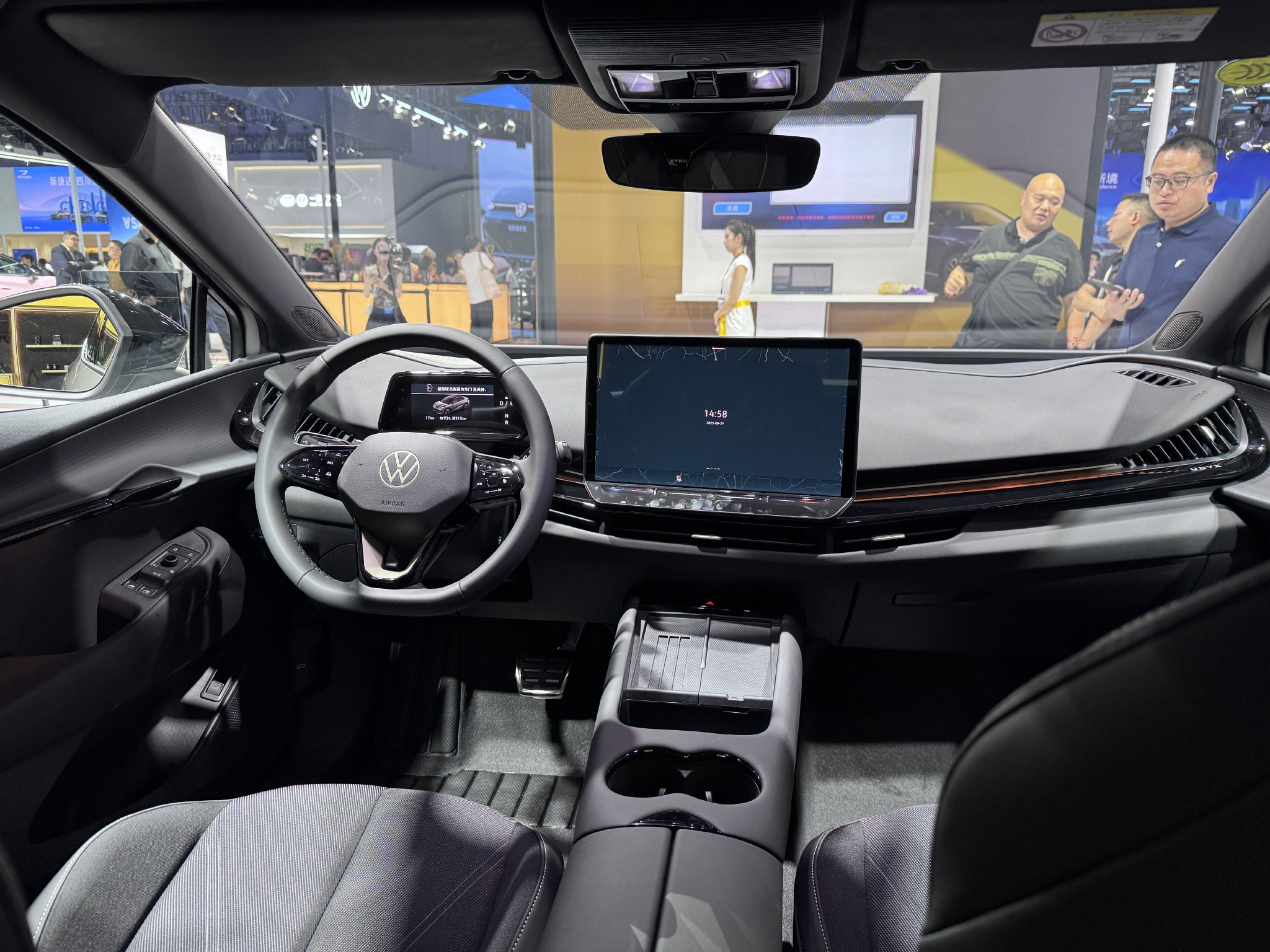 2025成都车展：与众06和ID.EVO概念车亮相