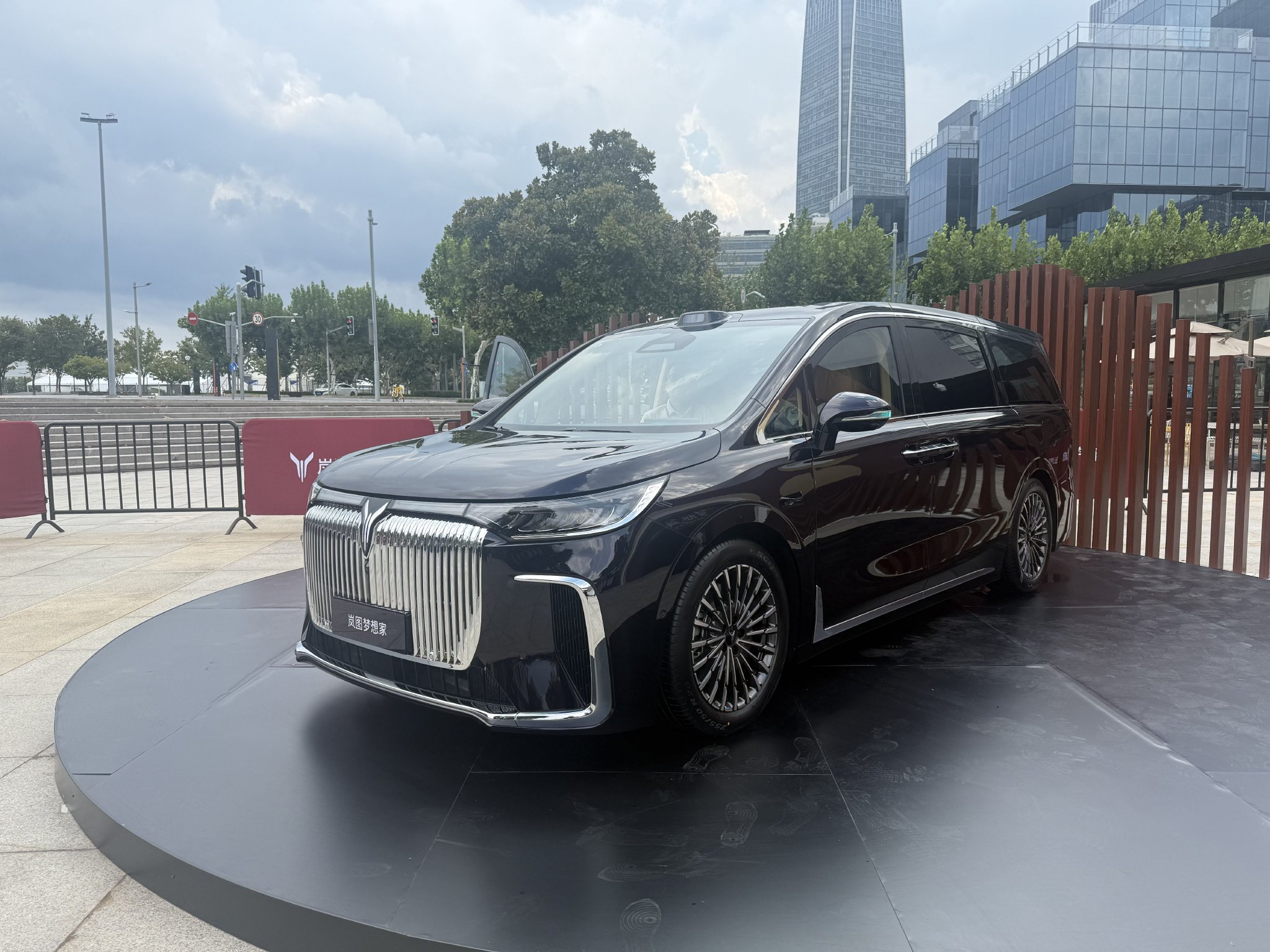 售价32.99-43.99万元 2026款岚图梦想家正式上市