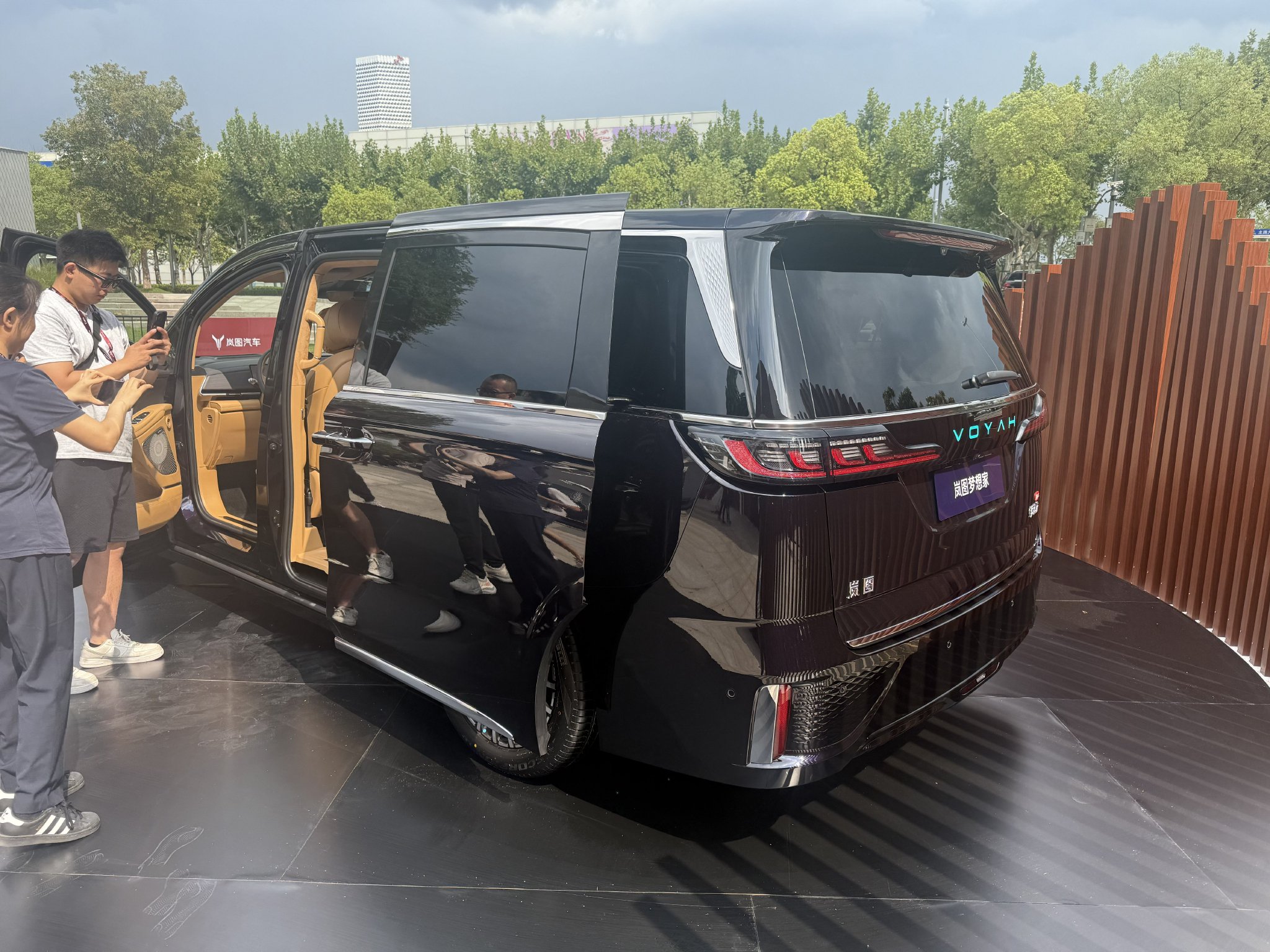 售价32.99-43.99万元 2026款岚图梦想家正式上市