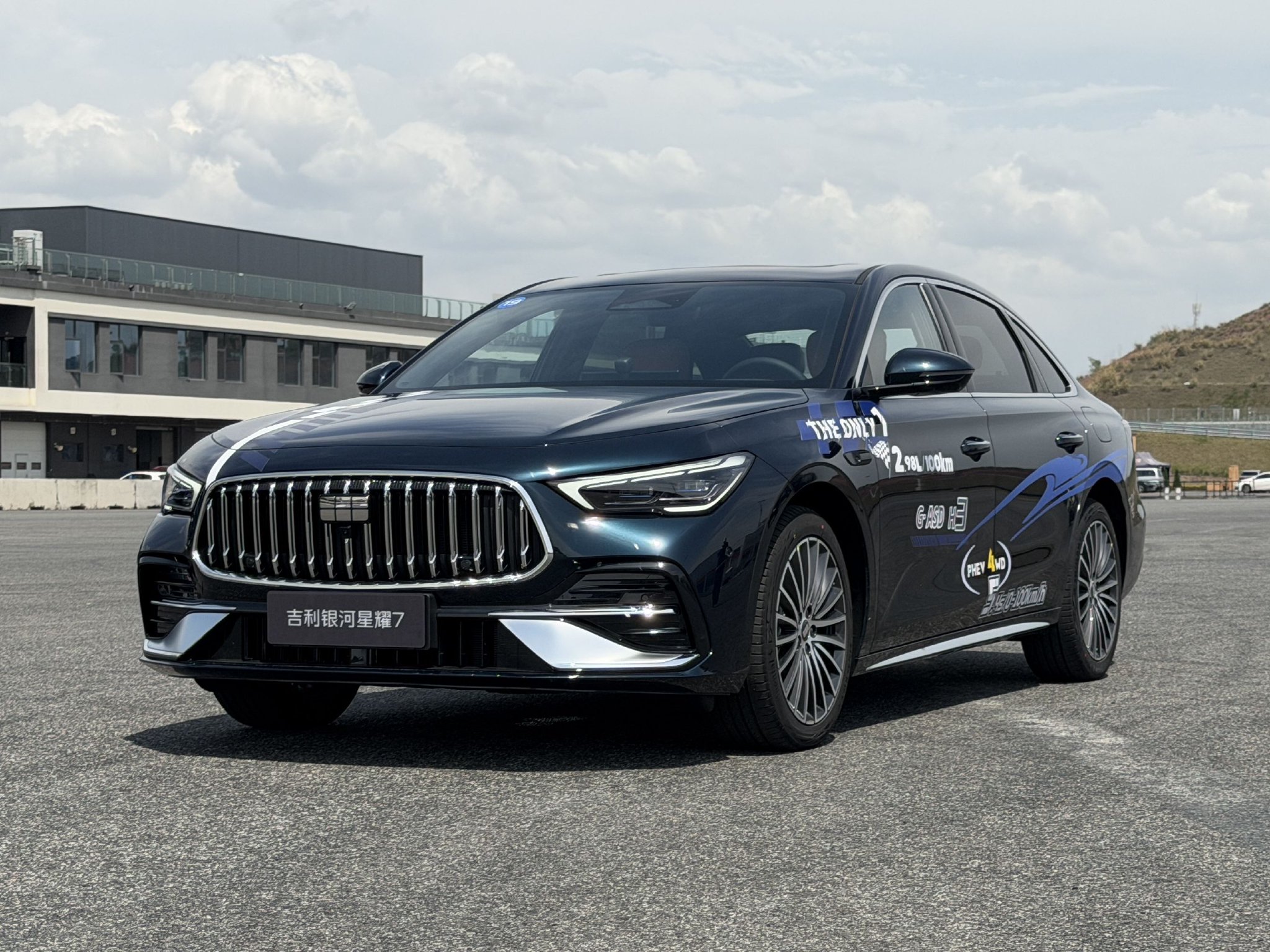 定义中级智电家轿标杆 银河星耀7预售11.28万起