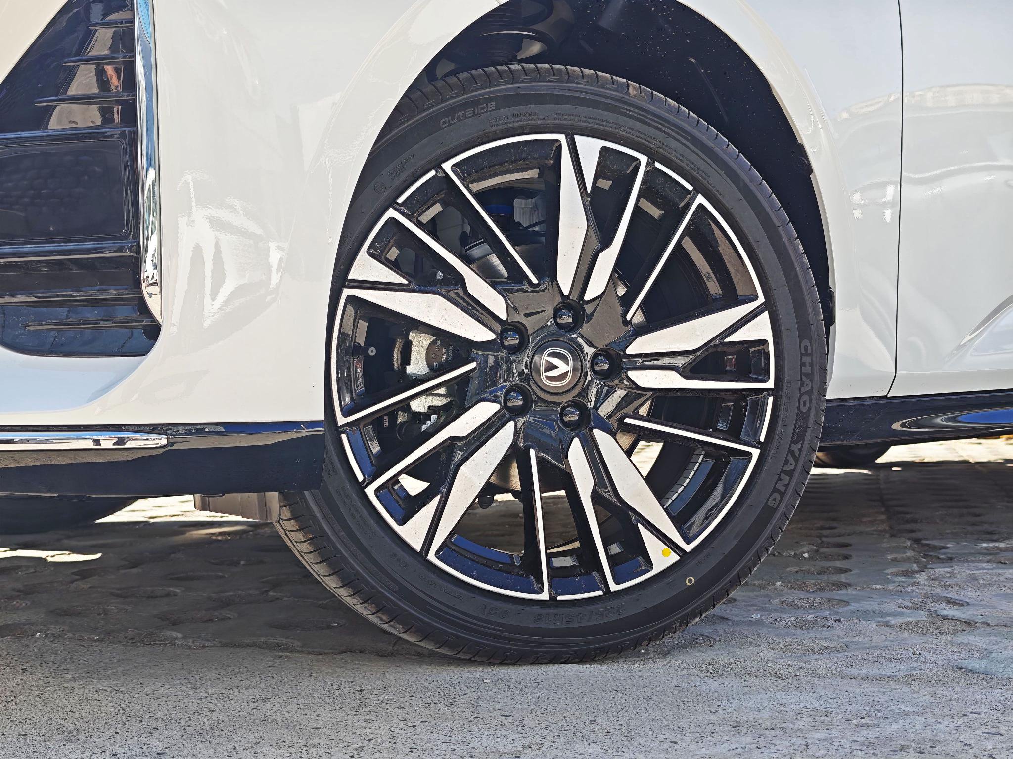 重新定义燃油车 到店实拍长安第四代逸动蓝鲸超擎