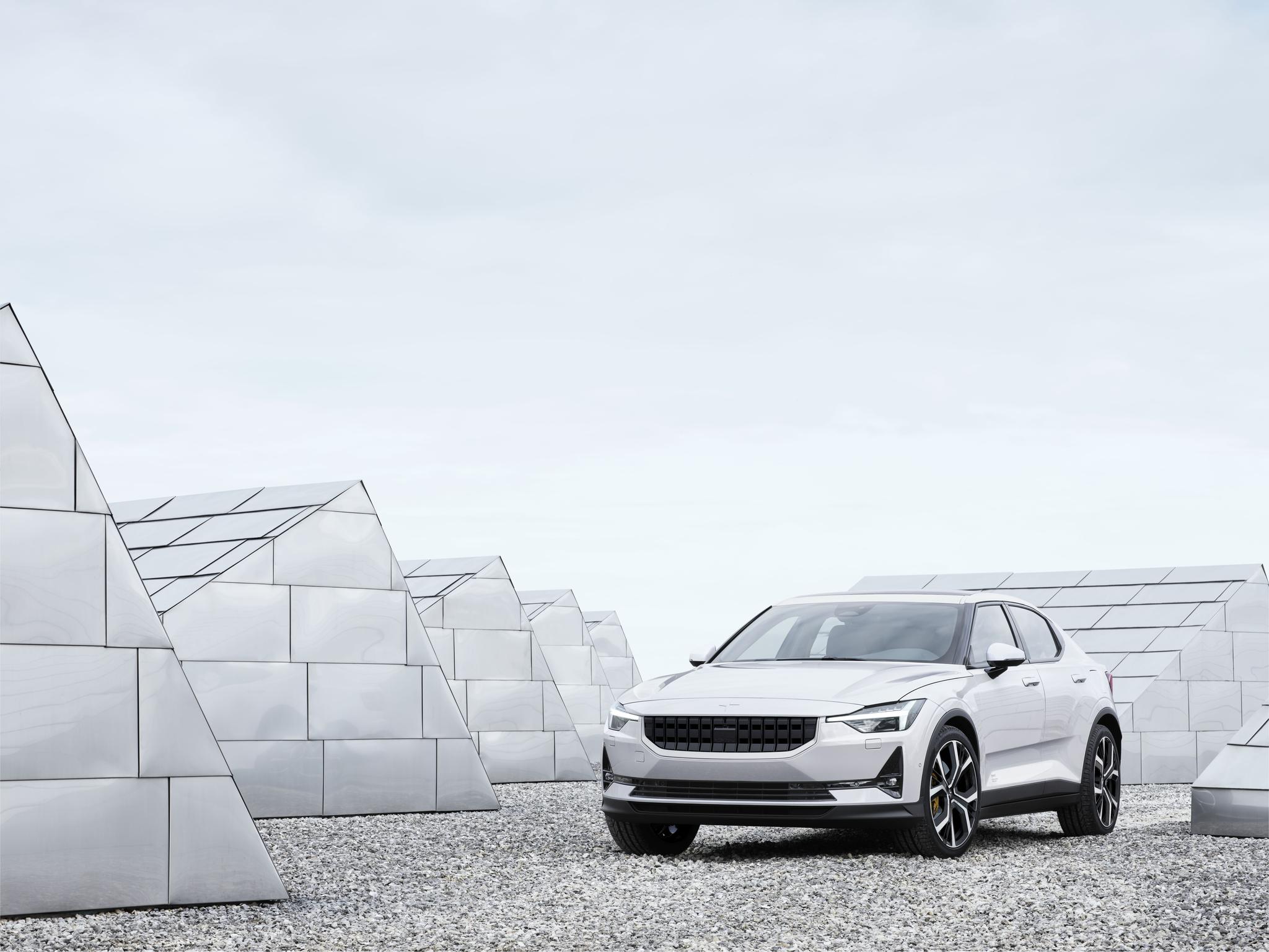 极星2电动车碰撞测试 全球首配中央安全气囊