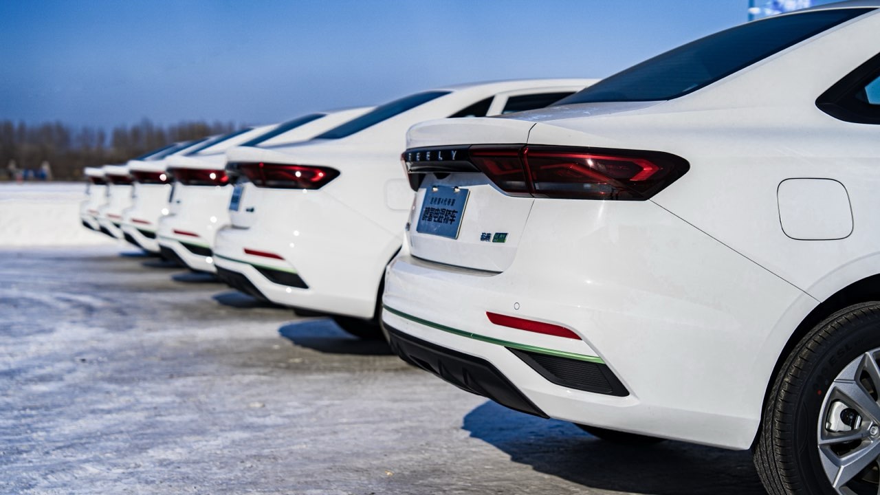 吉利为哈尔滨交通集团交付1500台甲醇网约车