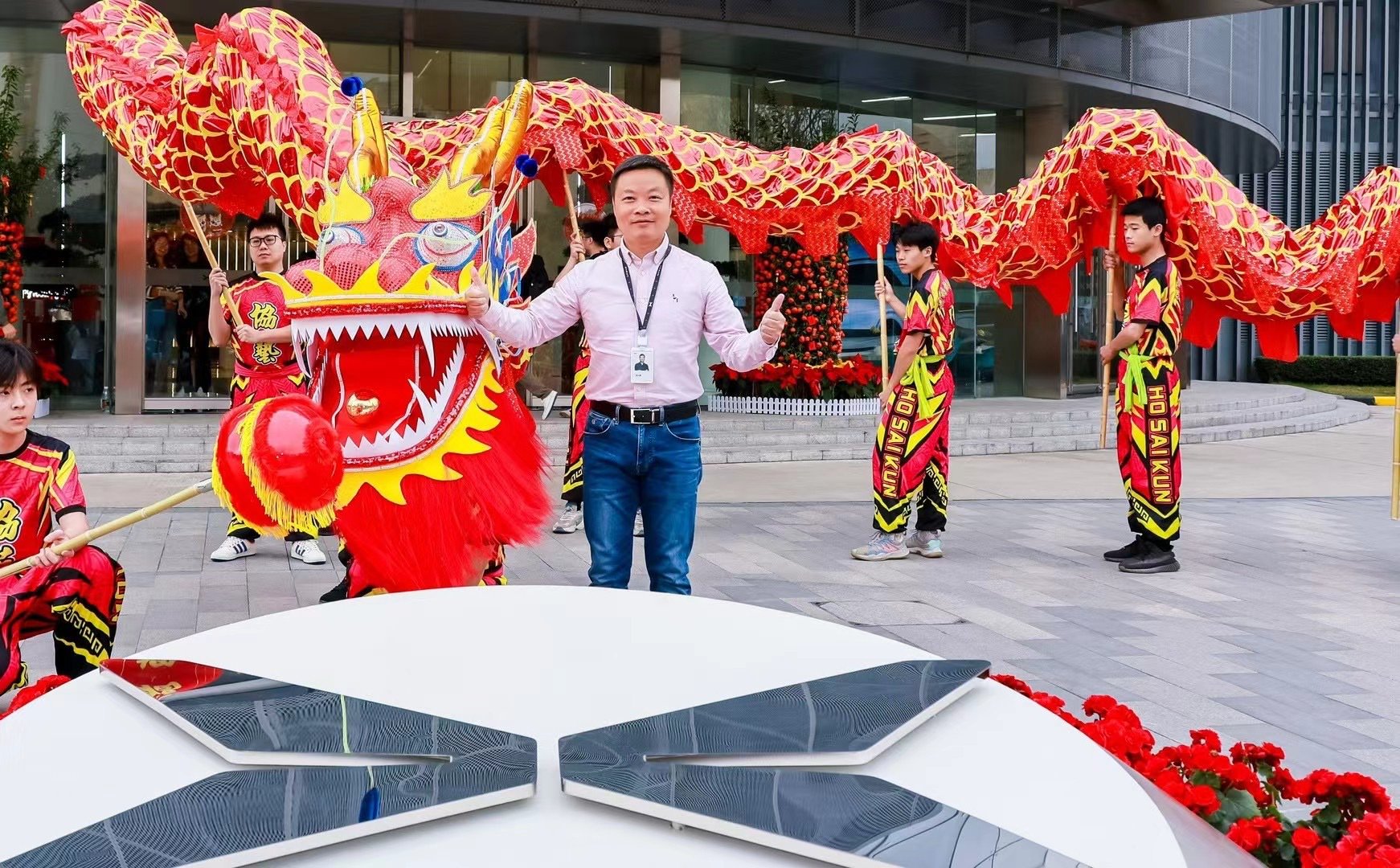 何小鹏发表新年寄语 今年业绩要翻倍