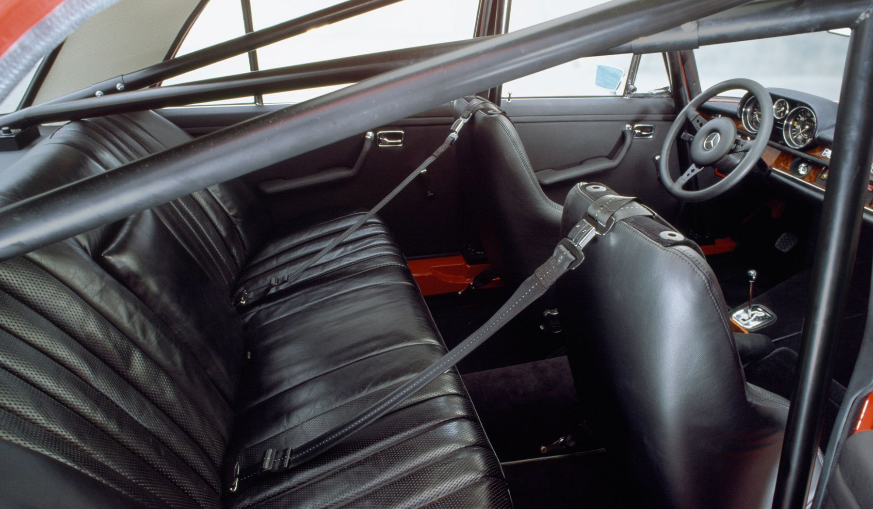 传奇般的存在 第一辆梅赛德斯-AMG——红猪