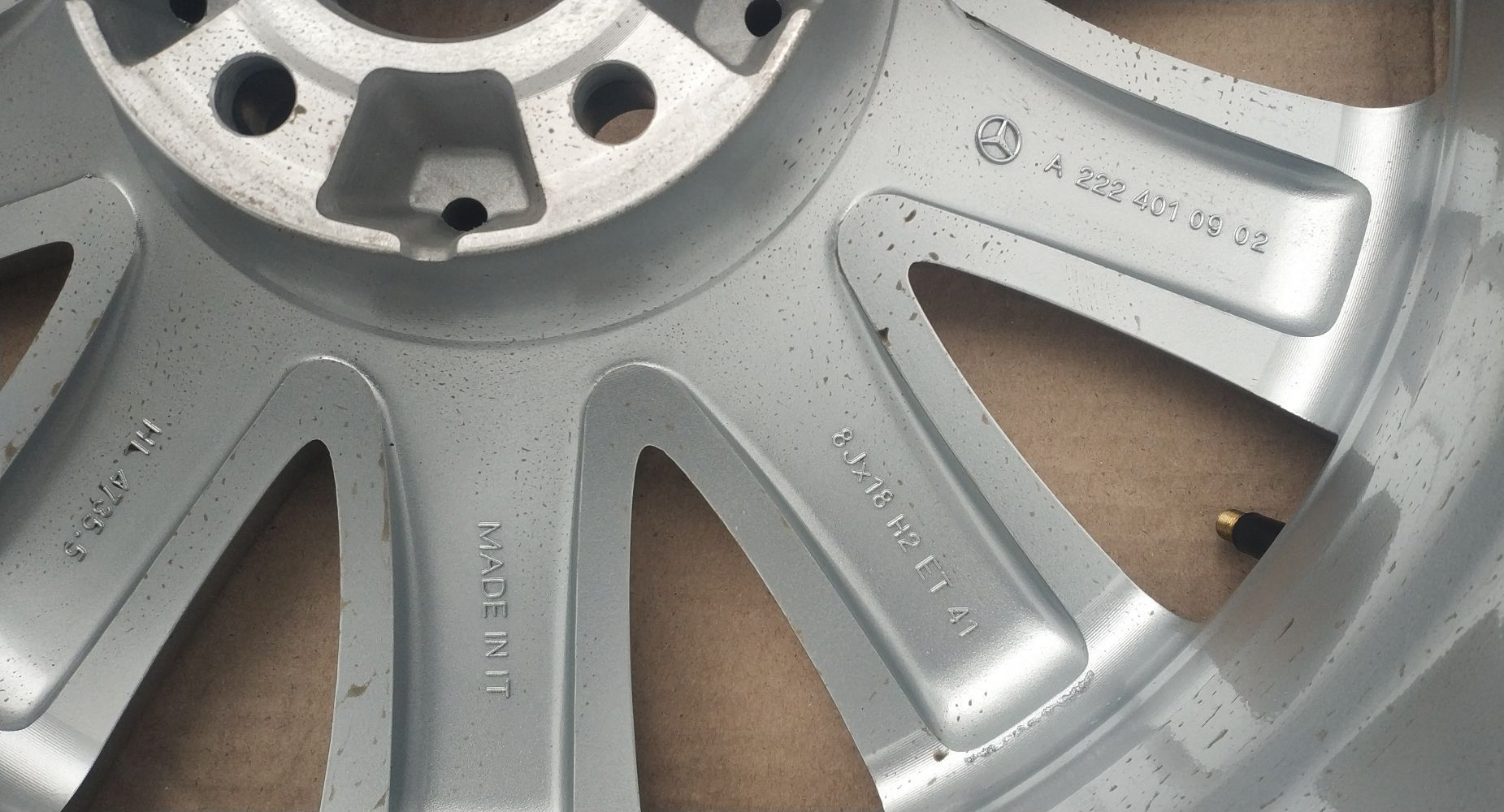 18寸轮毂也采用 8J