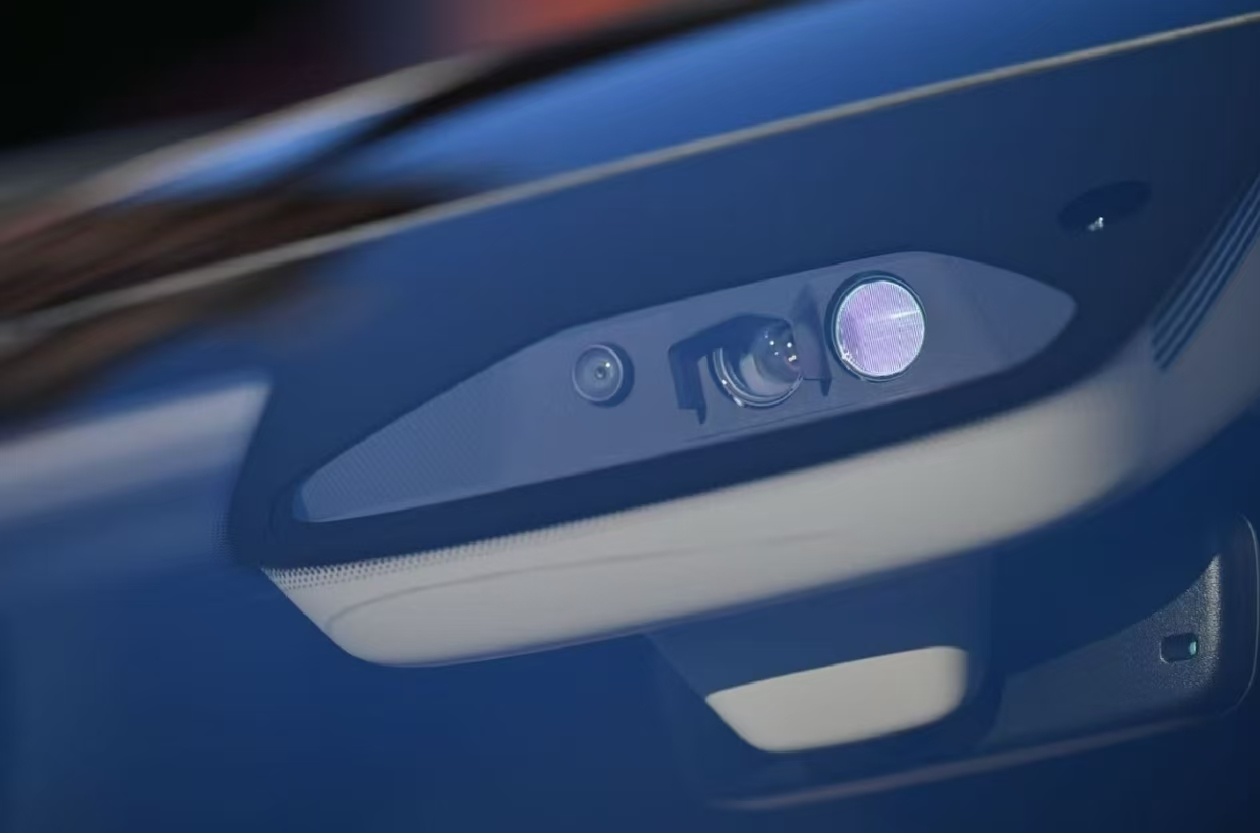 全新问界M7首搭“舱内激光视觉”