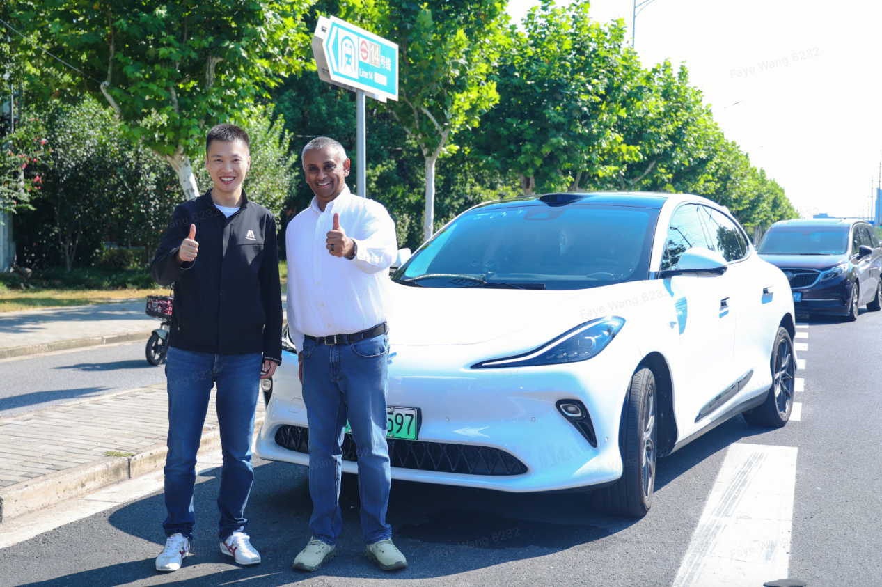 Uber CFO Prashanth Mahendra-Rajah与Momenta CEO曹旭东