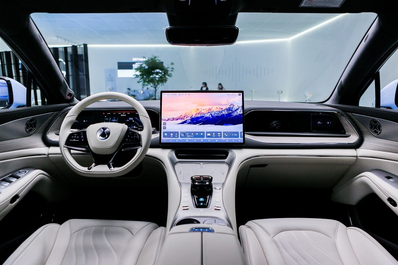 定位智能豪华猎跑SUV 腾势N7售价30.18-37.98万元
