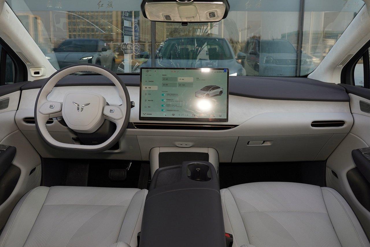 红旗天工05/06 800V超充版上市 售价17.18万元起