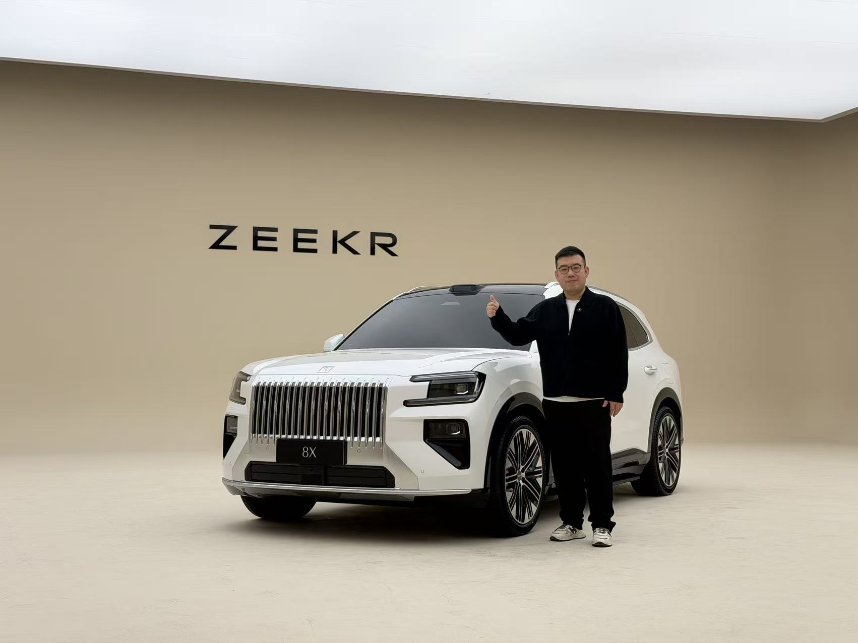 静态体验极氪8X：小号“9X”运动风拉满 你会为它买单吗？