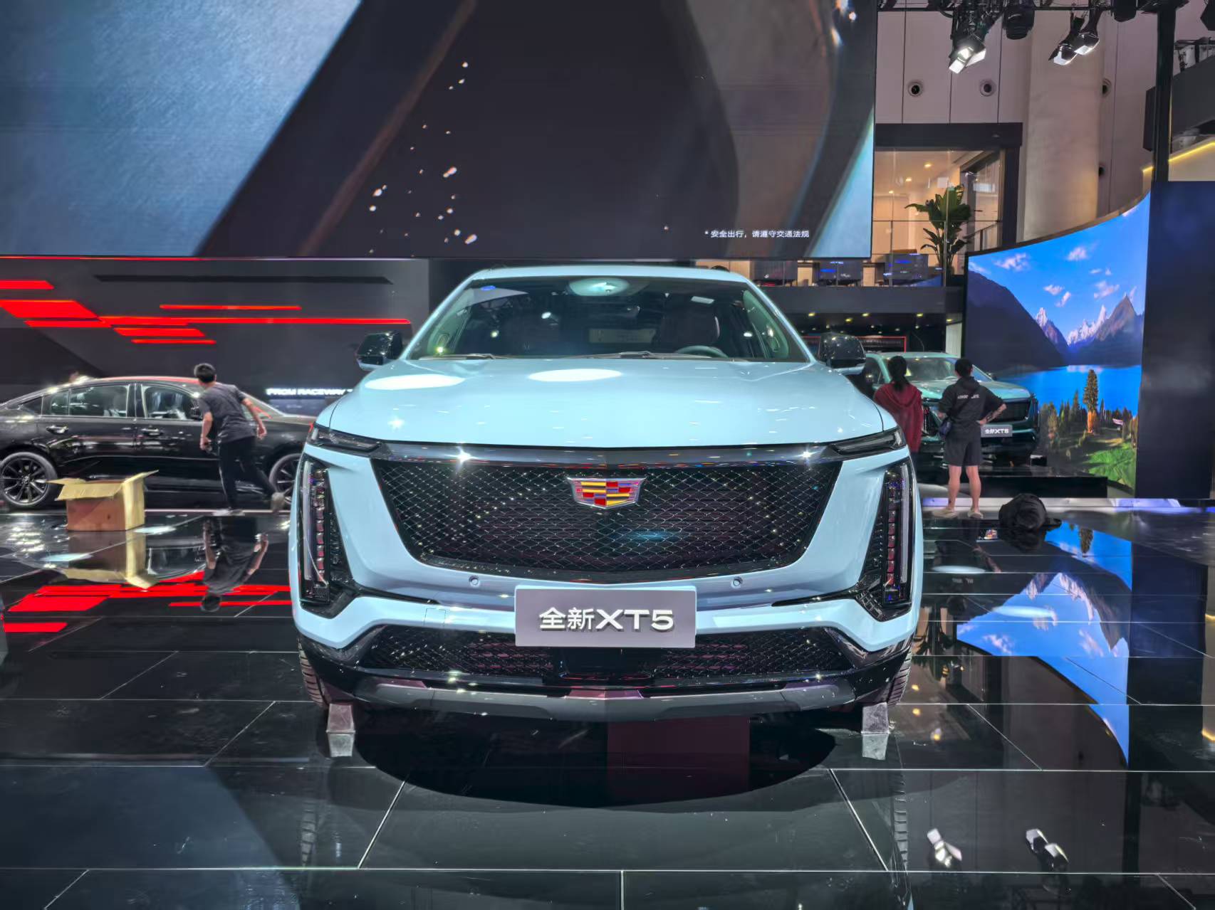 2025成都车展探馆：凯迪拉克XT5新车色