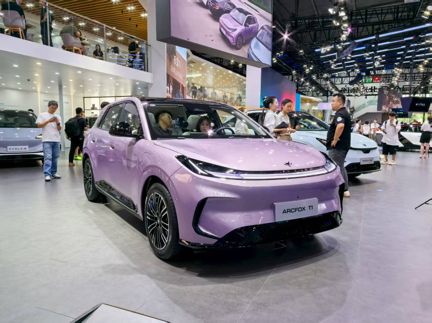 2025成都车展：极狐T1正式亮相