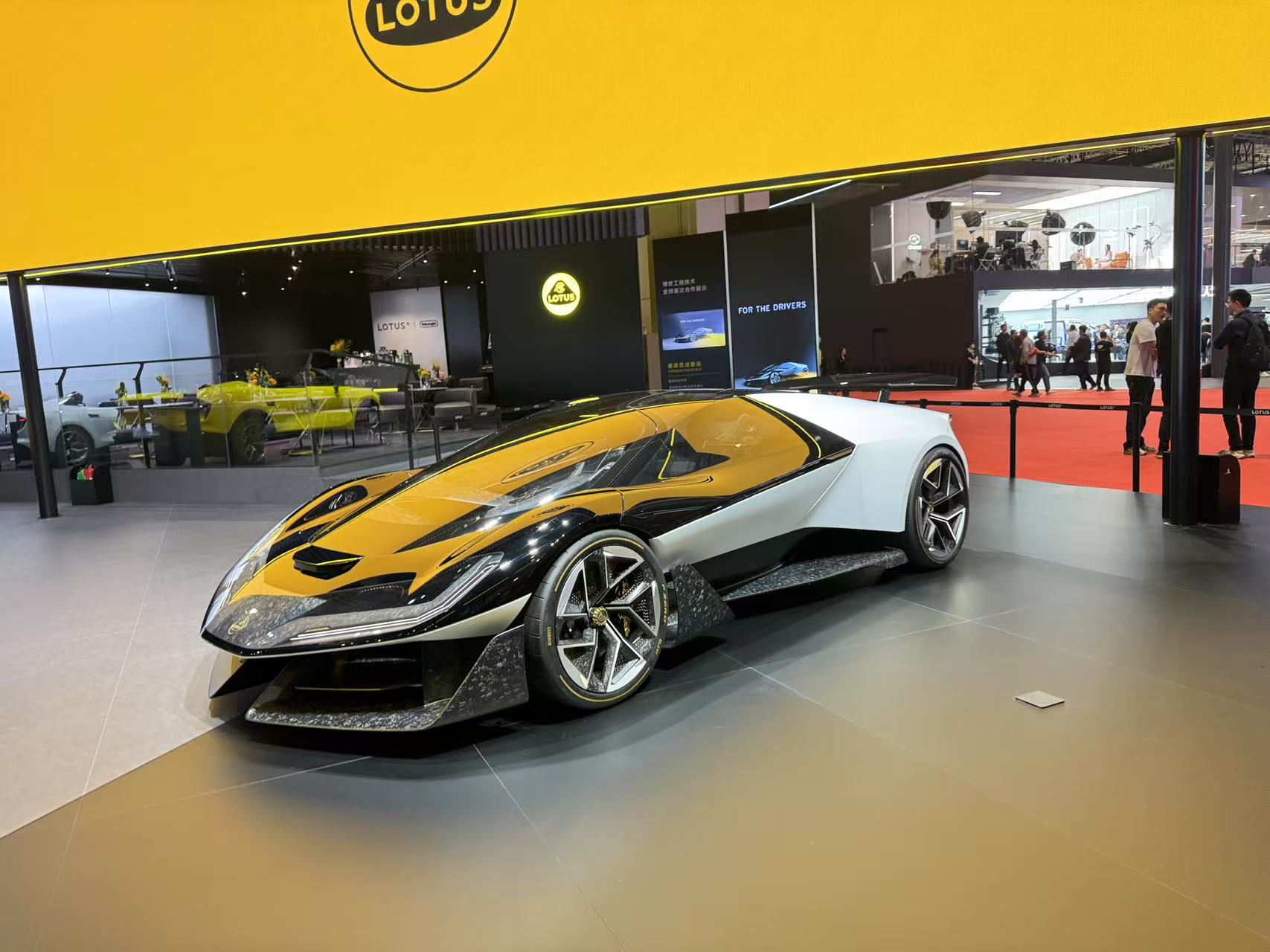 2025上海车展：莲花跑车技术与理念的深度融合