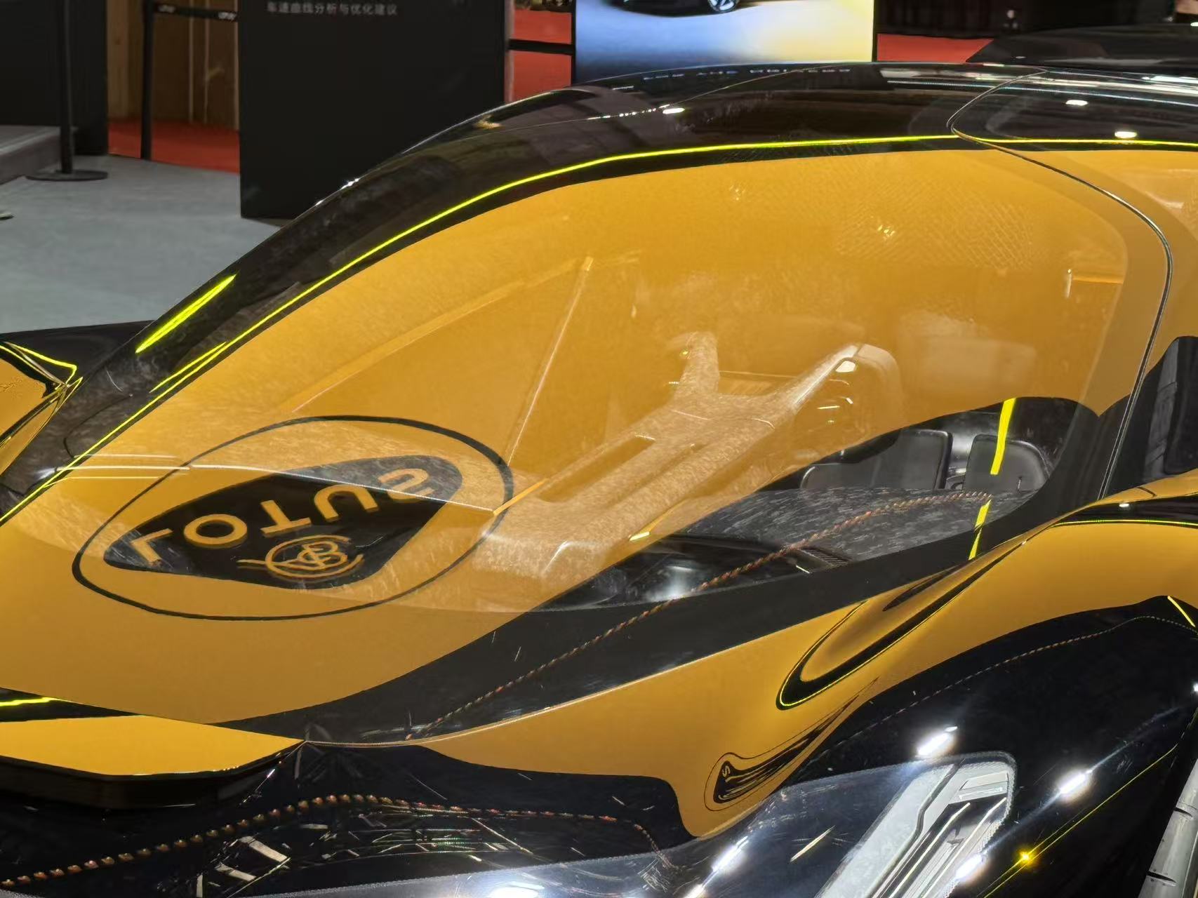 2025上海车展：莲花跑车技术与理念的深度融合