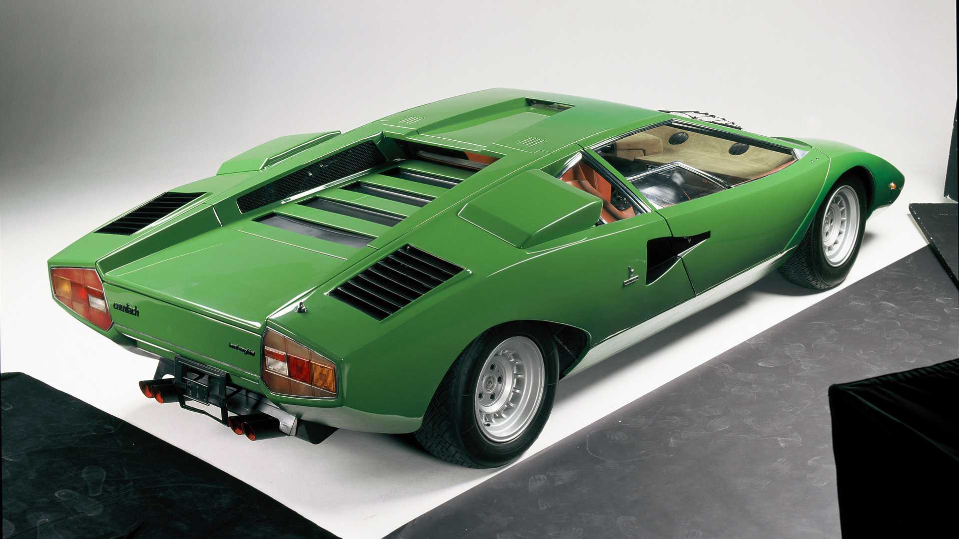 量产版的lamborghini-countach 1973