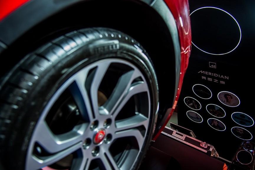 新英伦轿跑SUV 捷豹E-PACE豹走店现身北京