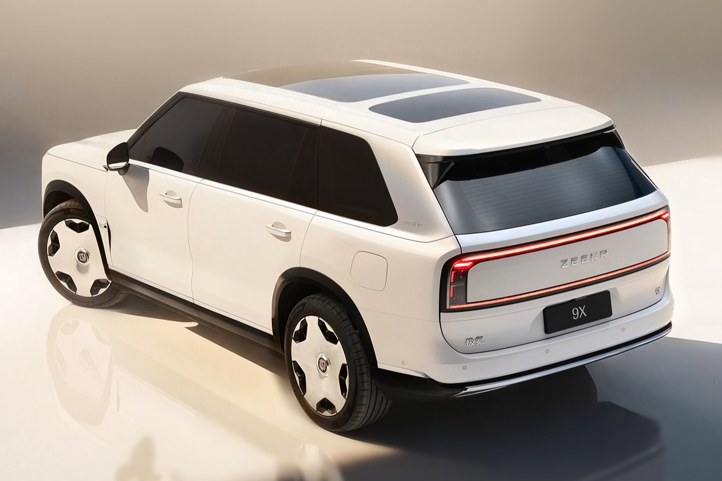 2025成都车展：极氪9X预售47.99-56.99万元