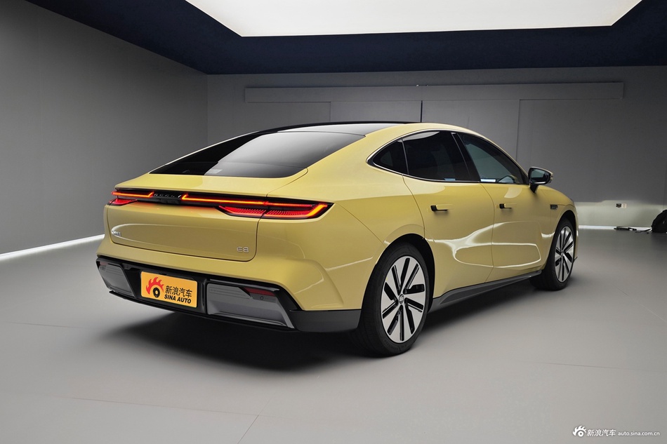 吉利银河E8正式上市 售价17.58-22.88万元