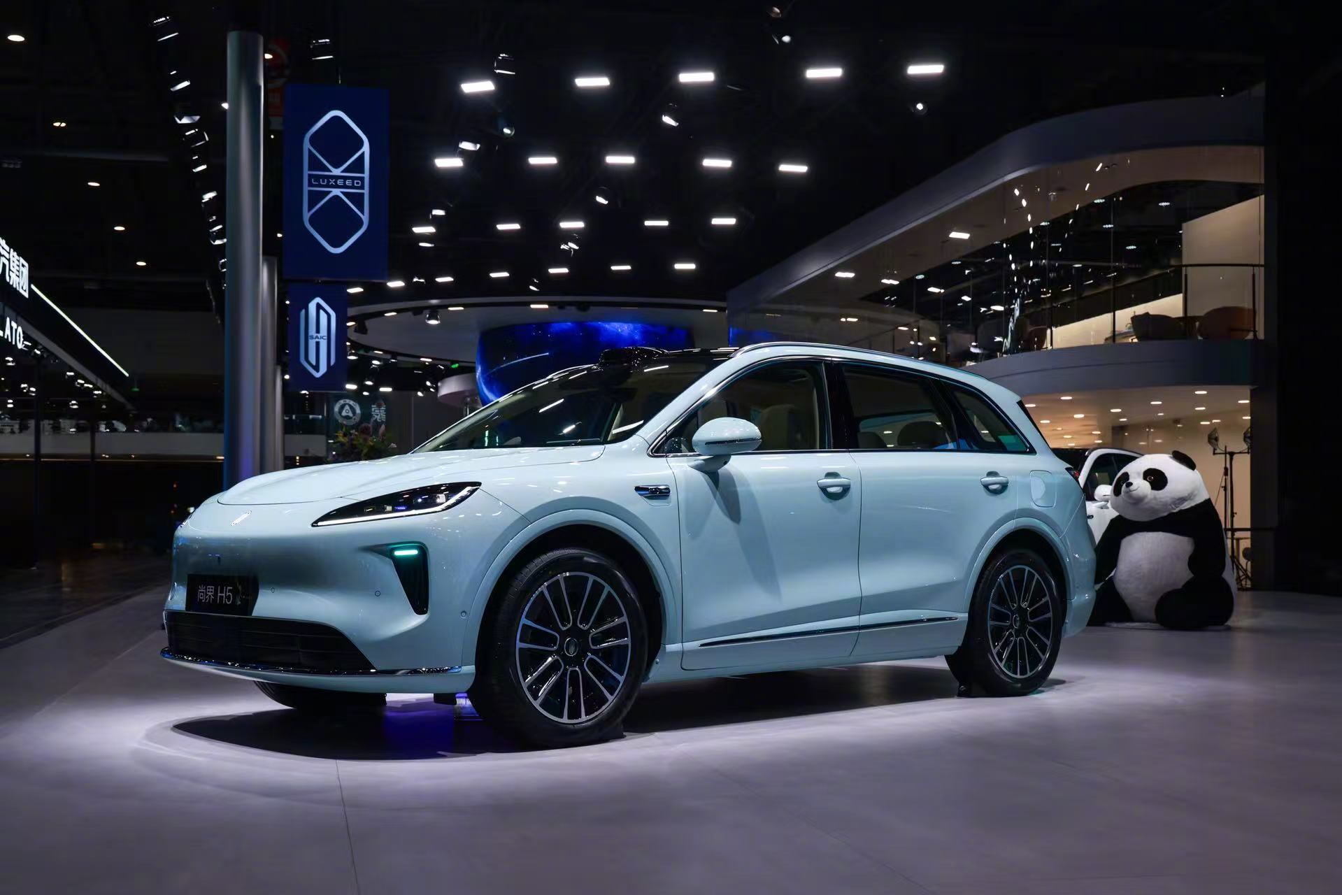 2025成都车展：鸿蒙智行携全系多款新车亮相