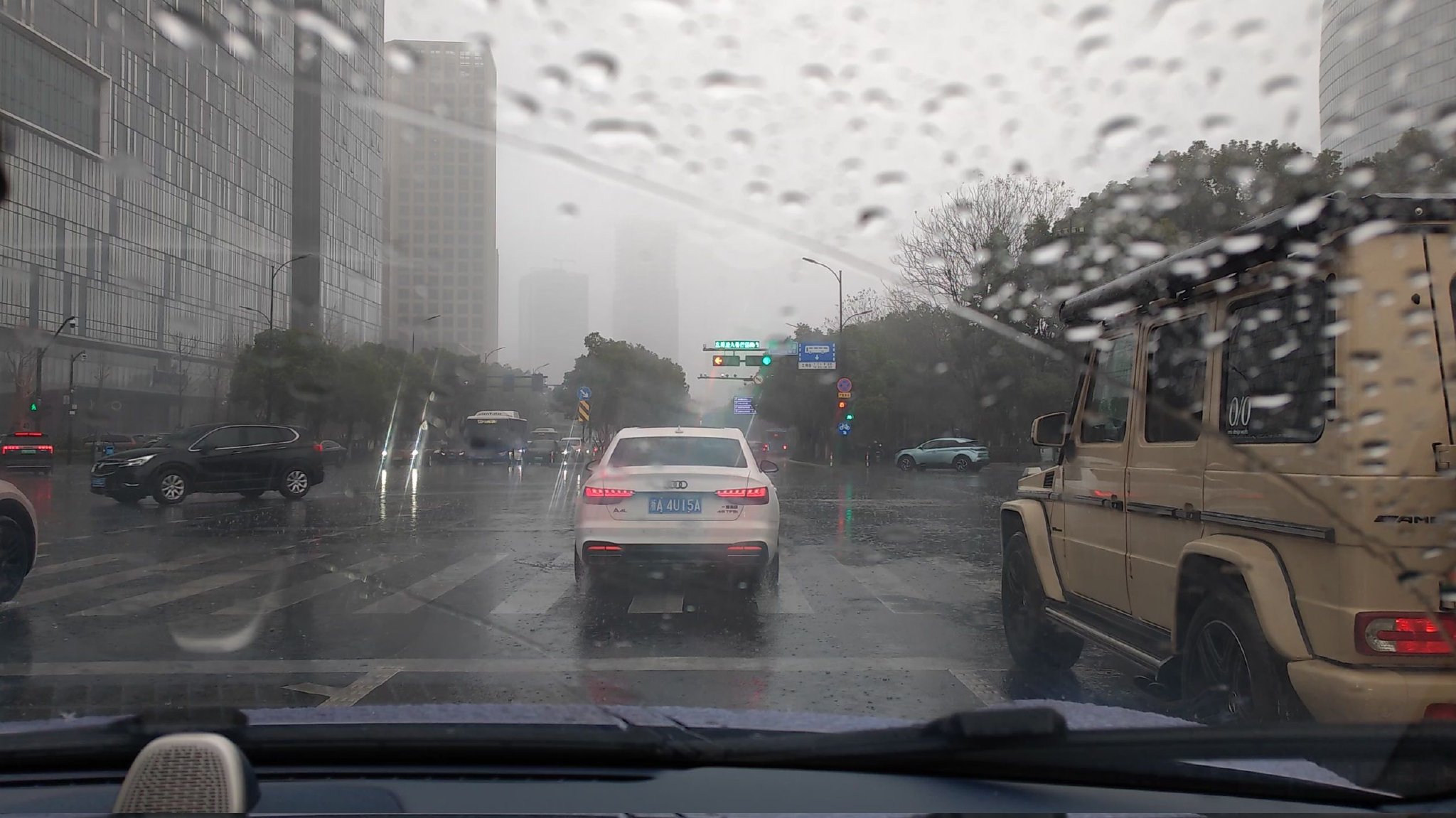 绿灯自动起步跟车