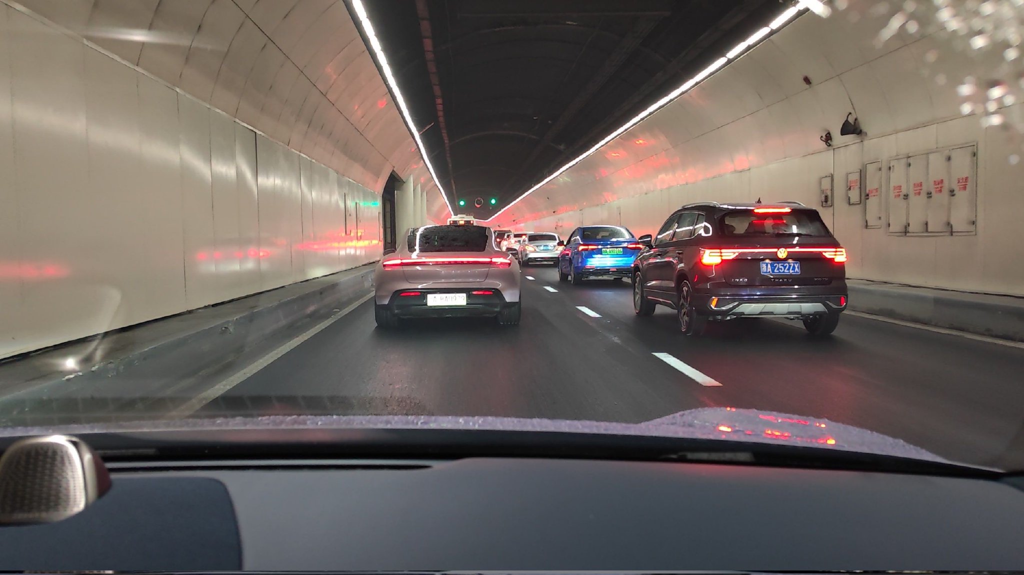 堵车自动跟车车距始终且跟车平缓舒适