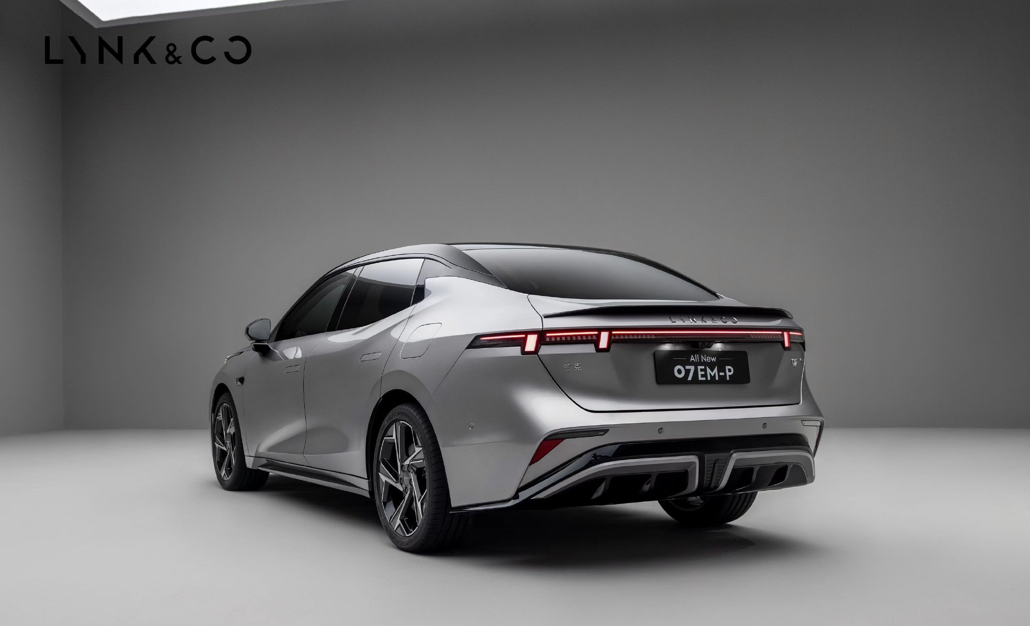 全新领克07 EM-P上市 限时价13.98-15.98万元