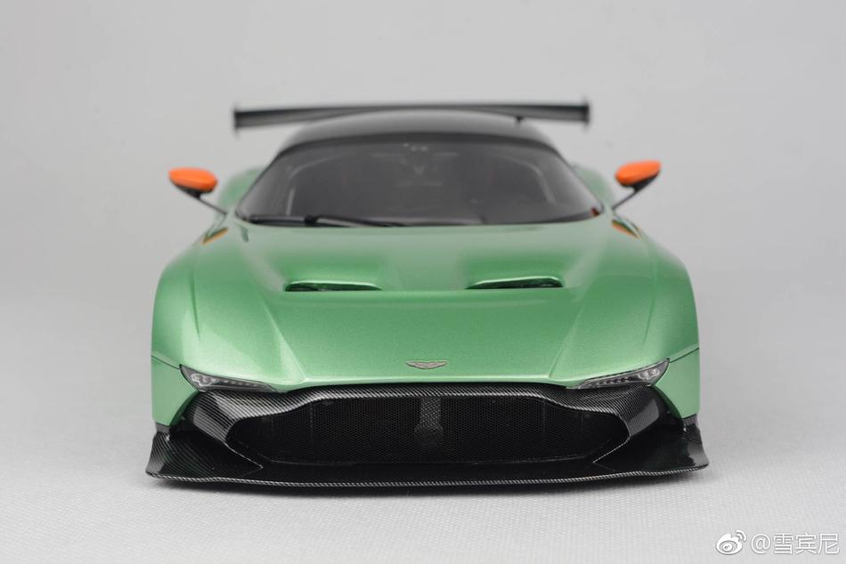 阿斯顿马丁火神——珠光绿