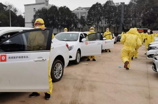 武汉一线滴滴司机嚎啕大哭：不愿居民送锦旗，只望武汉人驱除恐慌