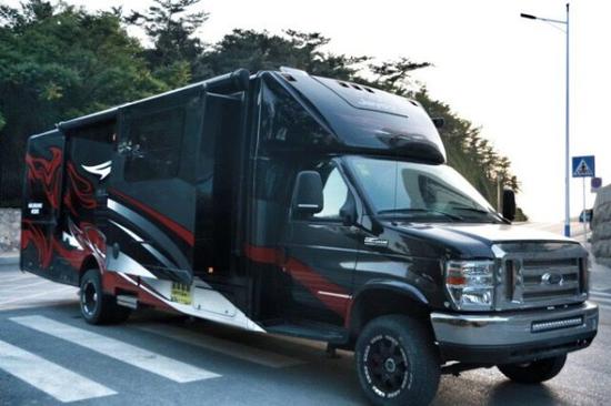 进口福特e450房车威武雄壮十分的man