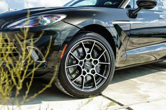 阿斯顿马丁DBX高性价比豪华SUV订车有礼