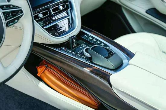 阿斯顿马丁DBX高性价比豪华SUV订车有礼