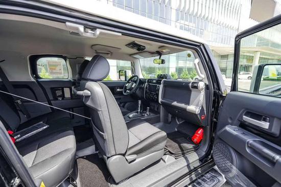 2020款丰田FJ酷路泽4.0硬派越野支持分期