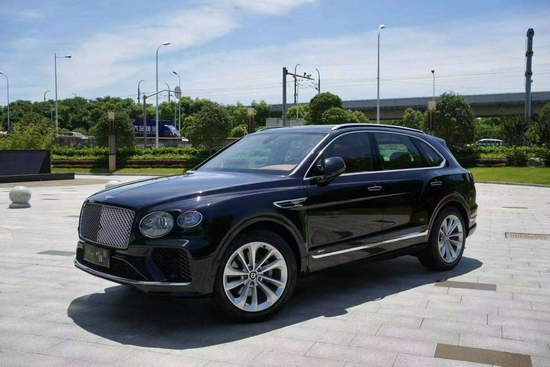 宾利添越v6黑棕展厅现车在售 钜惠促销