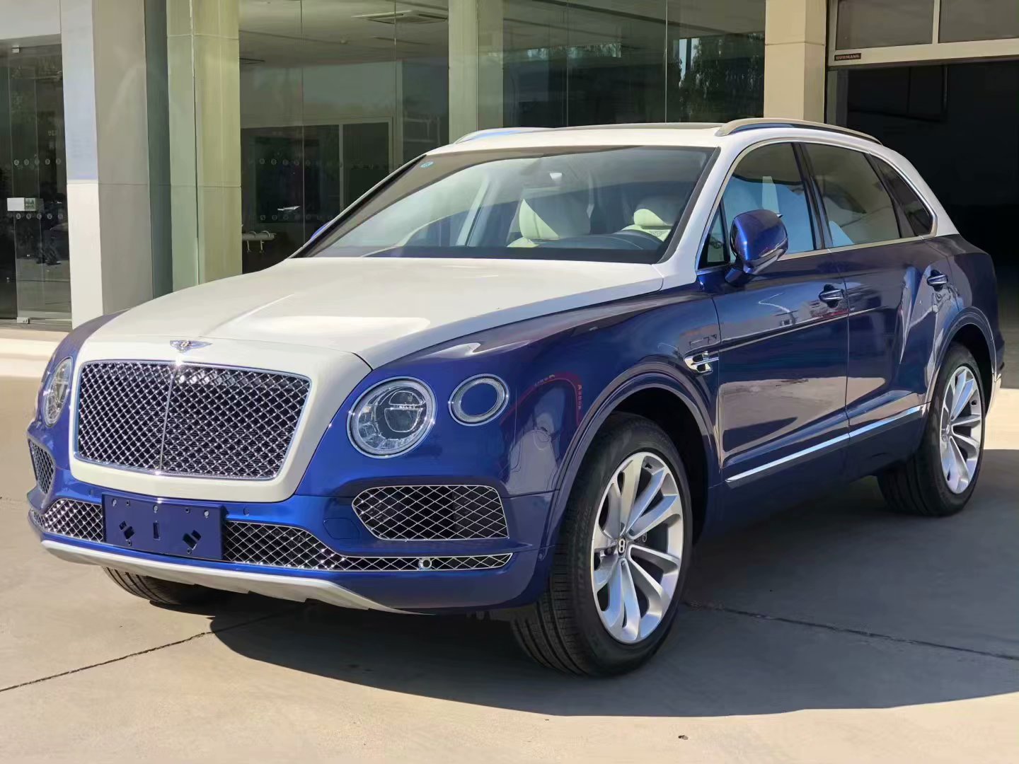 20款宾利添越双拼颜色价格金秋钜惠