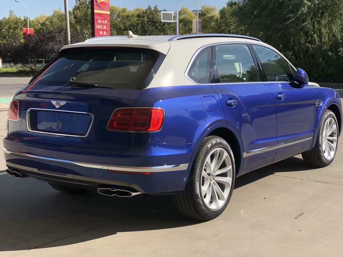 20款宾利添越双拼颜色价格金秋钜惠