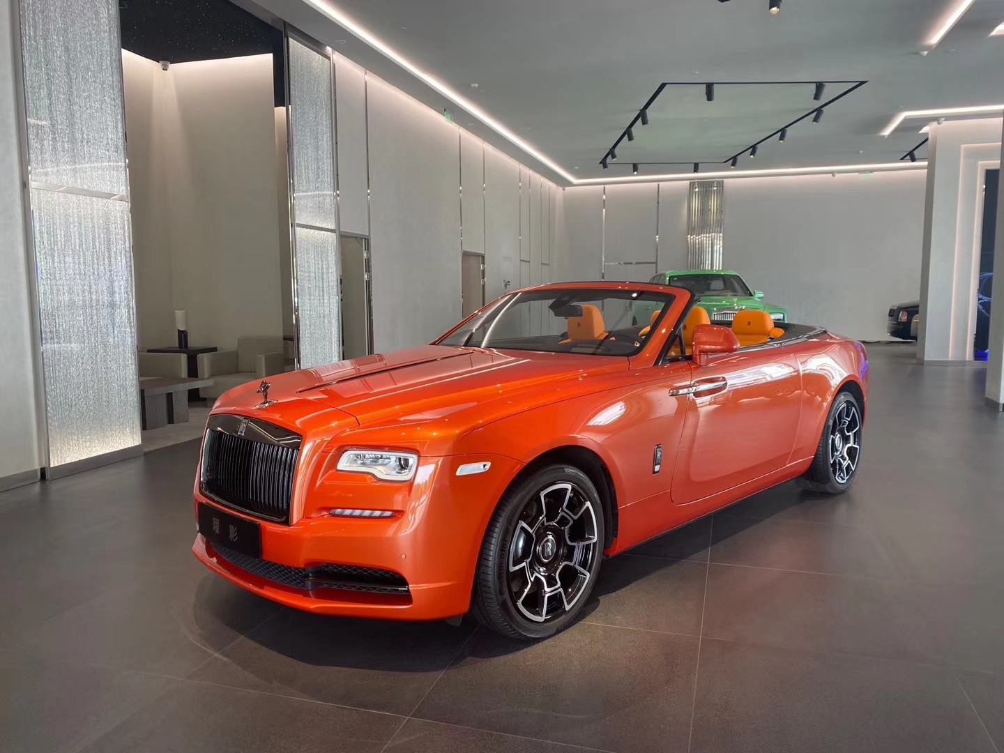 20款劳斯莱斯曜影上流社会名媛首选座驾