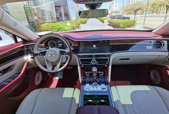 新宾利飞驰V8 W12凌厉线条诠释奢华本色