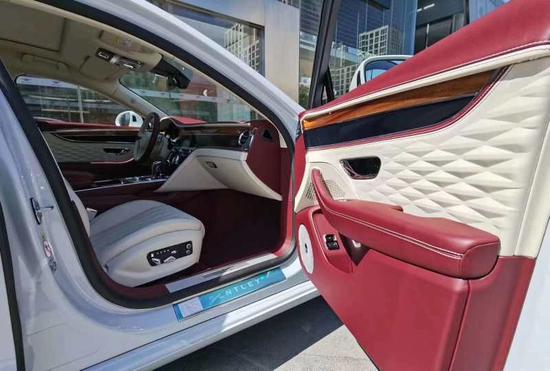 新宾利飞驰V8 W12凌厉线条诠释奢华本色