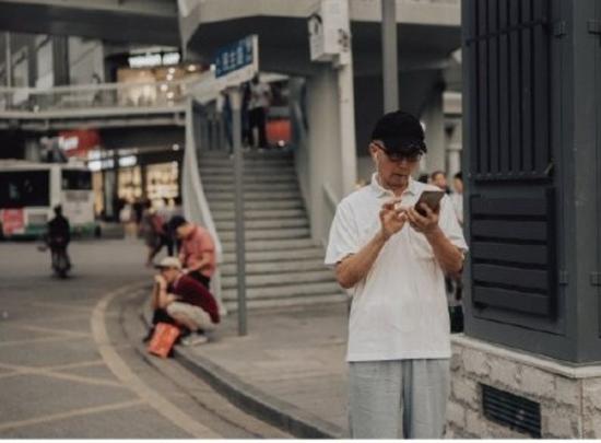 武汉一线滴滴司机嚎啕大哭：不愿居民送锦旗，只望武汉人驱除恐慌